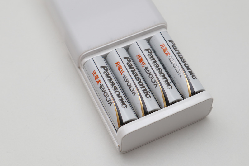 充電式エボルタをセットしたが公式な対応を謳う電池はパナソニックとサンヨーの単3と単4と幅広い