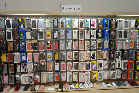 iPhone 11」発売直後、スマートフォンアクセサリー専門店「UNiCASE」で