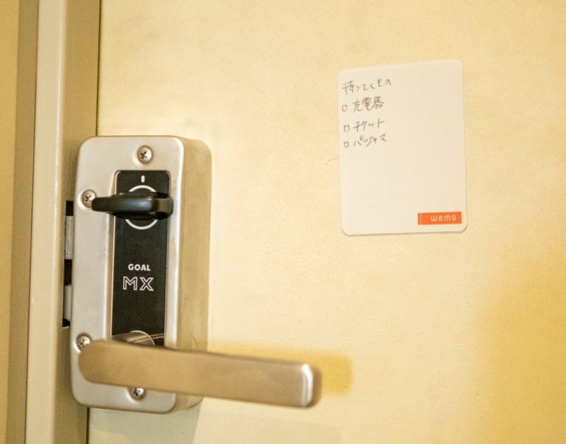 扉に貼っておけば、出かける前の忘れ物チェックになる