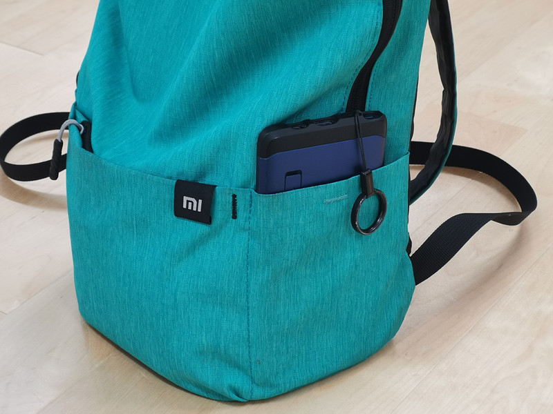 自転車の運転中はカバンに収納することに