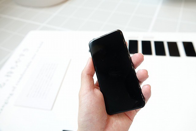 左＝一番小さな端末　右＝一番大きな端末