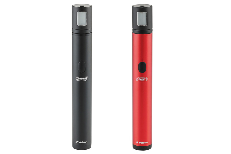 直販税込み価格は3190円で、3機種中でいちばんオシャレな印象を受ける自撮り棒です。グリップ部分はアルミ製。筆者はレッドを買いましたが仕上げがキレイでプレミア感があり「自撮り棒としてはやけにスタイリッシュ」という印象です。他2機種と違ってスタンド機能がない代わりに軽量。携帯性も良好です。カラーはブラックとレッドがあります。