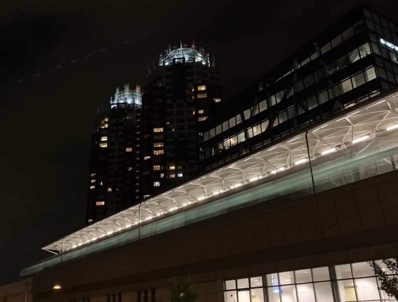 電車の明かりが流れるようにキレイに撮れた（iPhone XR使用）