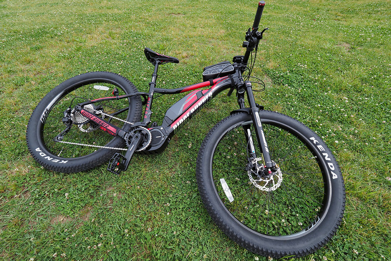 MIYATA RIDGE-RUNNER（<a href="http://www.miyatabike.com/miyata/lineup/ridge_runner/ridge_runner.html" class="strong bn" target="_blank">公式サイト</a>）。MTB（マウンテンバイク）タイプのe-bikeです。山道の走破性も高いのですが、太めのタイヤなので一般道での乗り心地もイイ♪