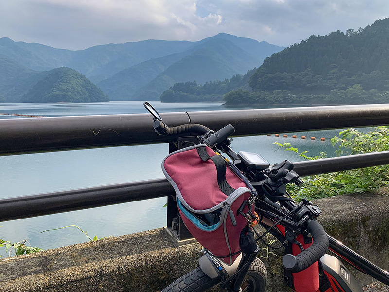 RIDGE-RUNNERにブルホーンハンドルを装着。大きな違和感がなくなりつつ、手首の痛みも減らせつつ、わりと無難に使えました。