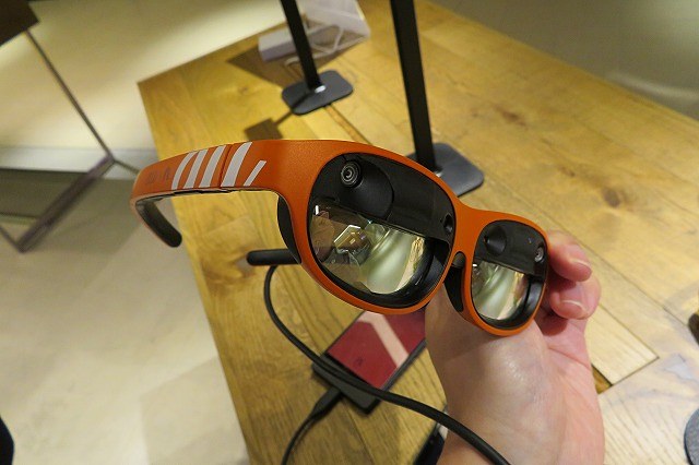 auカラーのNrealLight