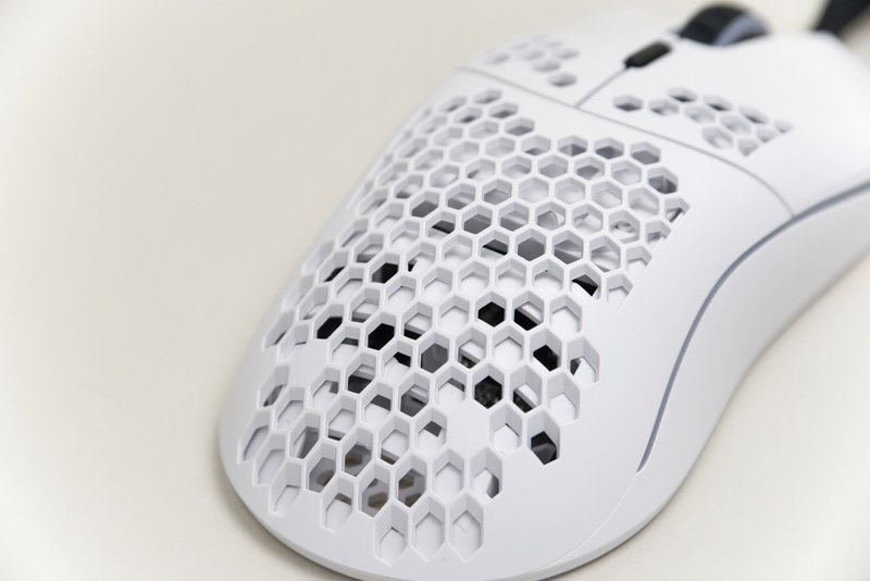 この穴のせいで強度が弱い、みたいなこともない