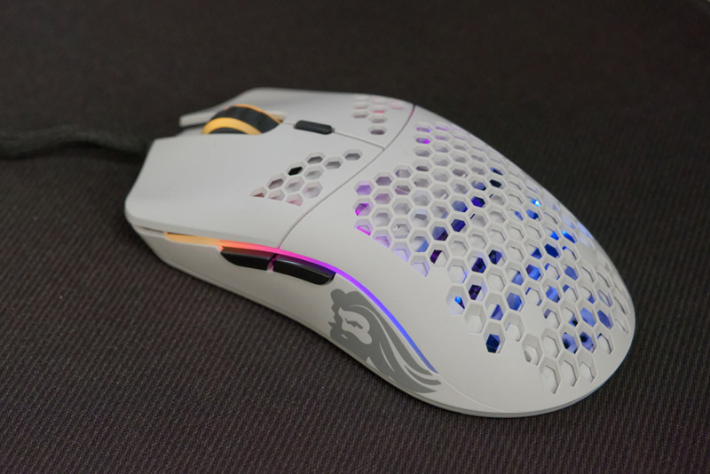 まさに七色に光らせることもできるし