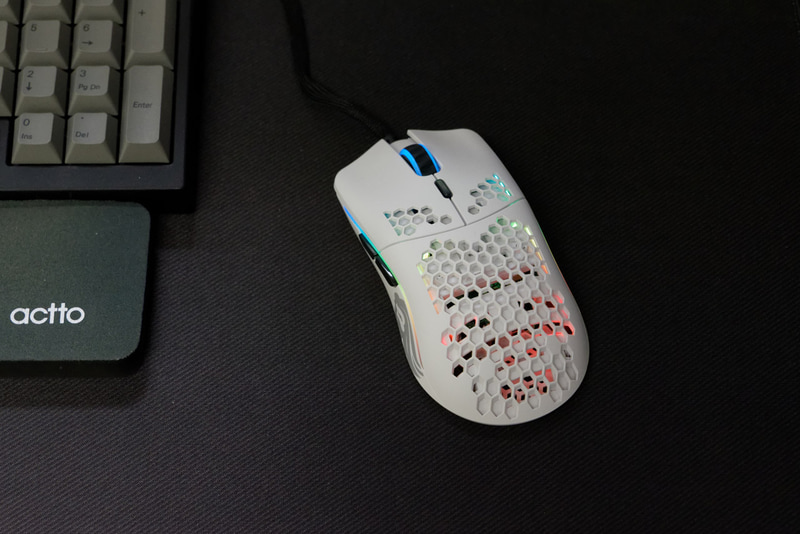 まさに七色に光らせることもできるし