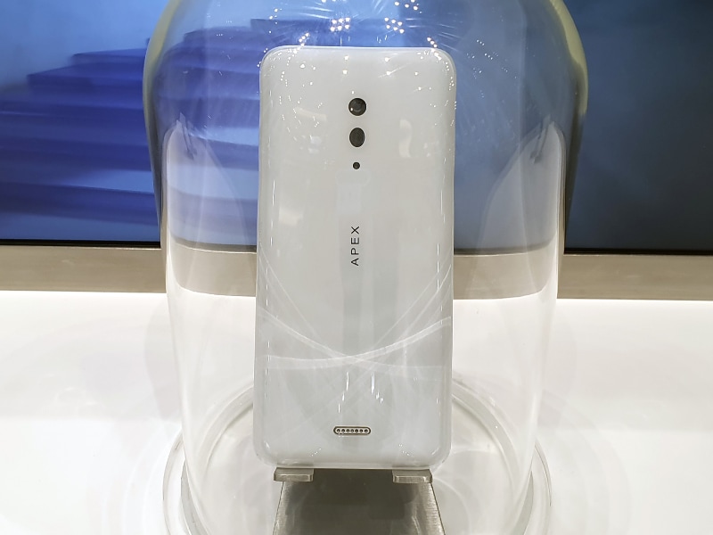 ショーケース内に展示されているAPEX 2019