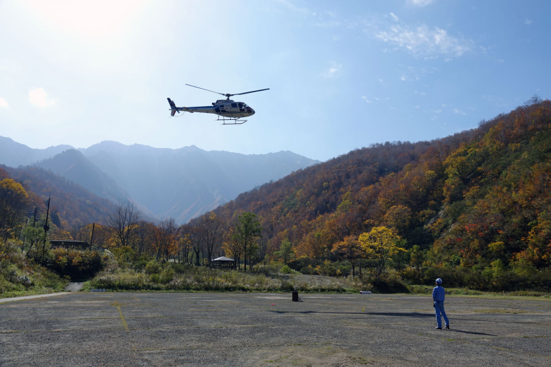 ヘリコプターが発進