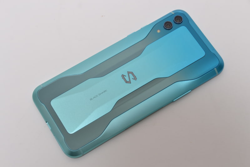 裏面のデザインはいかにもゲーミング向け