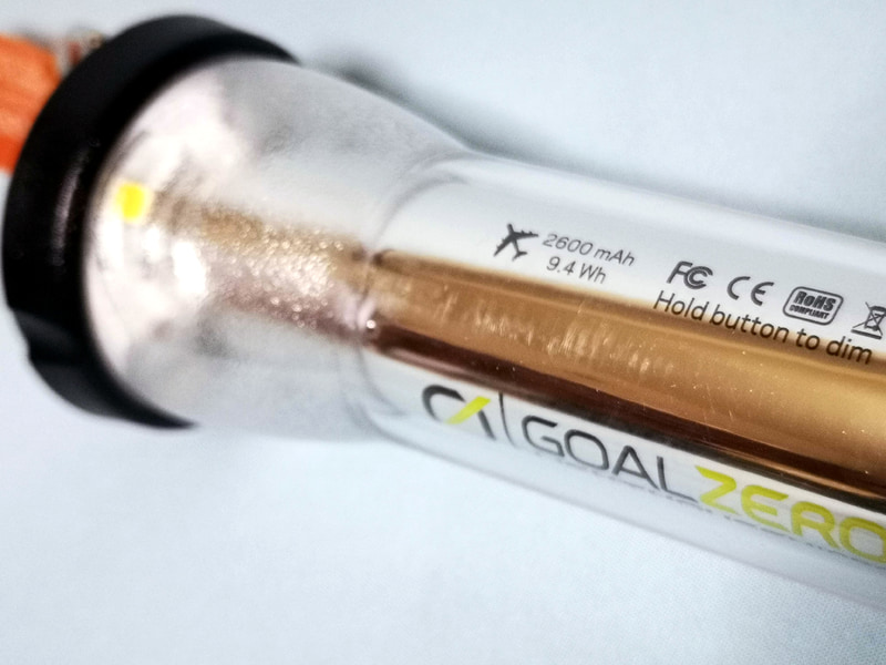 本体は透明樹脂製なので内部構造が良く見える。バッテリー容量などは内蔵されているリチウムイオン電池に刻印されているものを読む格好だ。