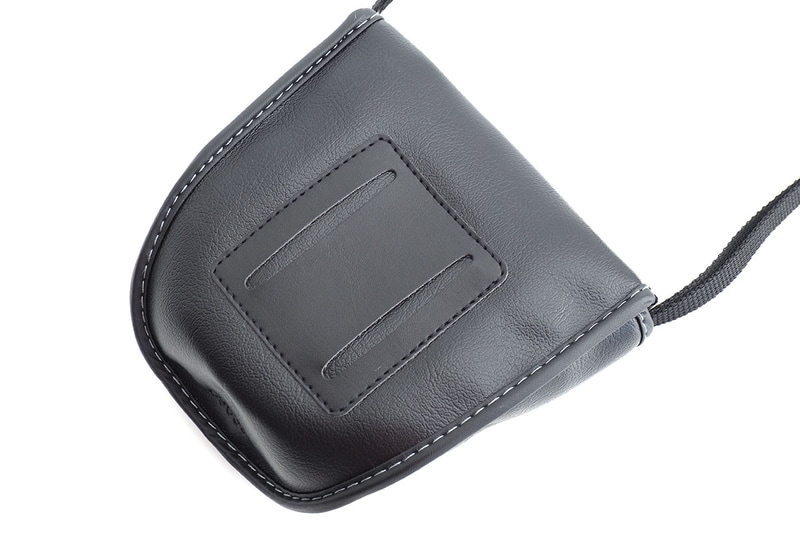 付属ケース。軽量で開閉しやすく、ベルトに通して使うこともできます。