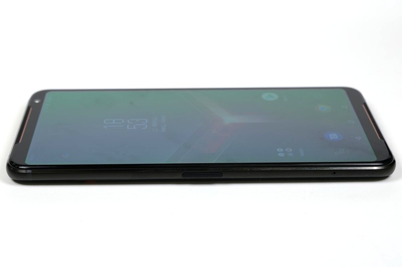 背面のROGロゴが発光する