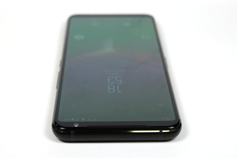 背面のROGロゴが発光する