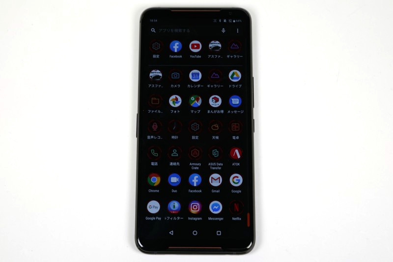 ゲームプレイ時のパフォーマンスを最大限に引き上げる「Xモード」に変更すると、UIのアクセントカラーがオレンジから赤に変化。壁紙も変わる