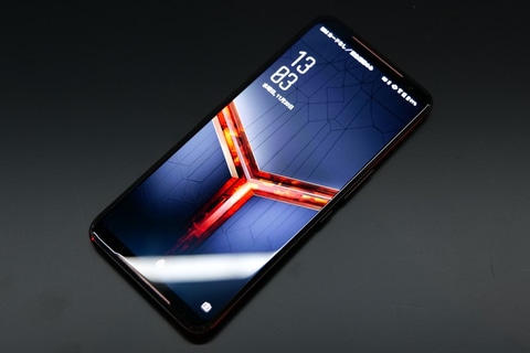 ASUS ROG Phone 2 ゲーミングスマートフォン The ROG Phone II delivers gaming superiority anywhere, anytime