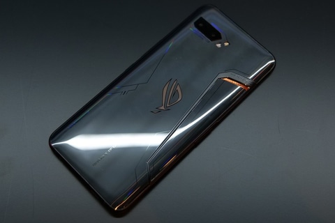 ASUS、ゲーミングスマホ「ROG Phone II」を日本で発売へ - ケータイ Watch