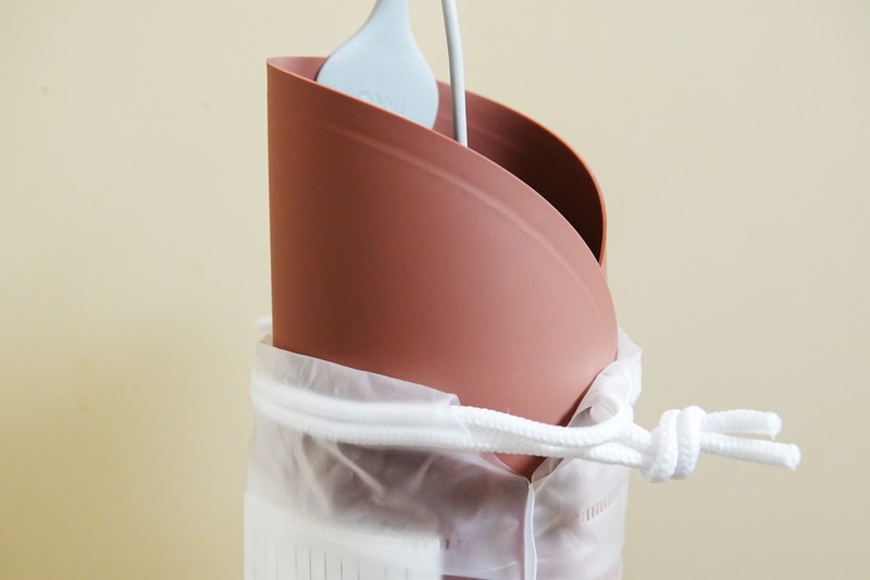 箱の中には丸めた状態で入れてあった。丸めて持ち運べるほど薄くて柔軟