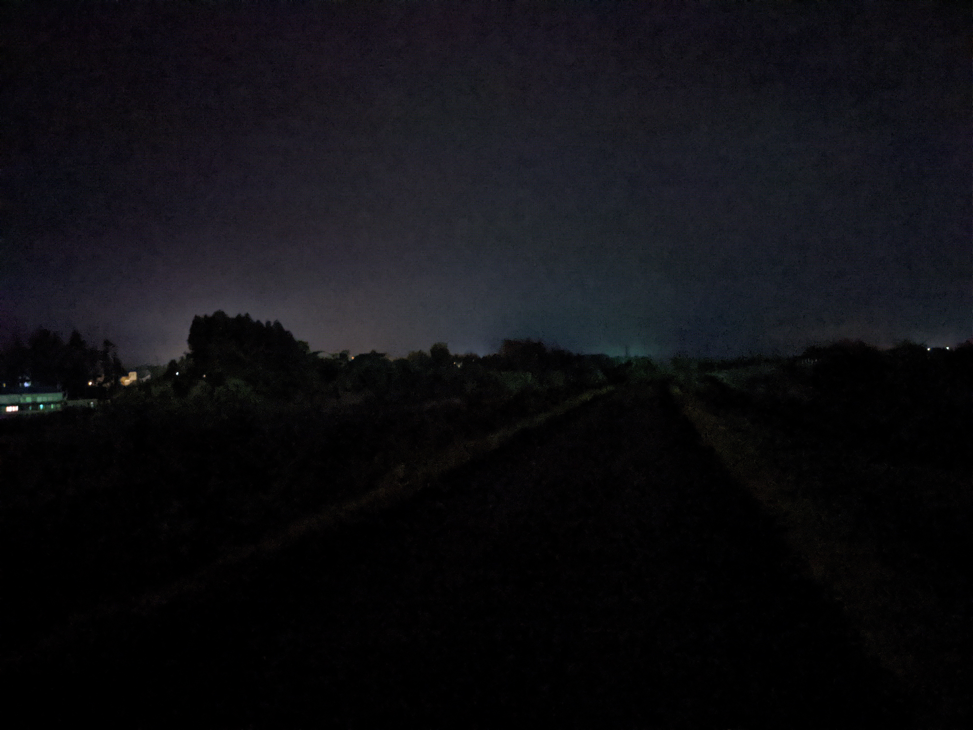 取材で訪れた新潟県魚沼市で撮影した写真。この日は曇で、星はまったく撮影できなかった（拡大画像は元ファイルです）