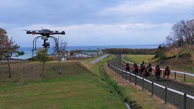 試験の様子。KDDIのWebサイトより