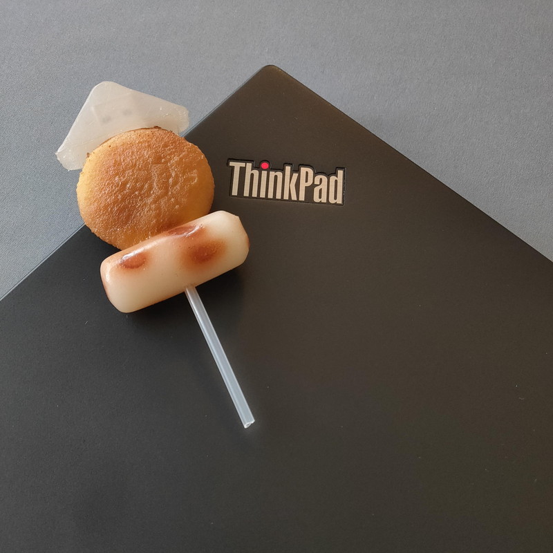 シャープなデザインやクールなアプローチを期待されるテクノロジー商品の世界でも、たまには“緩い”アイテムが欲しくなってくる。おでんUSBはこれからの季節に1本は持っていたいホットアイテムだ