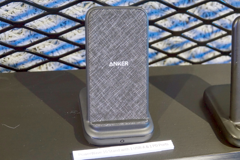 PowerWave 10 Stand with 1 USB-A & 1 PD Ports