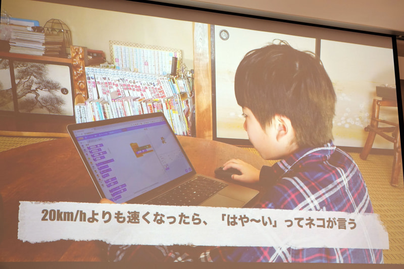 一定速度を超えるとネコが「はや～い」と言うようにプログラム