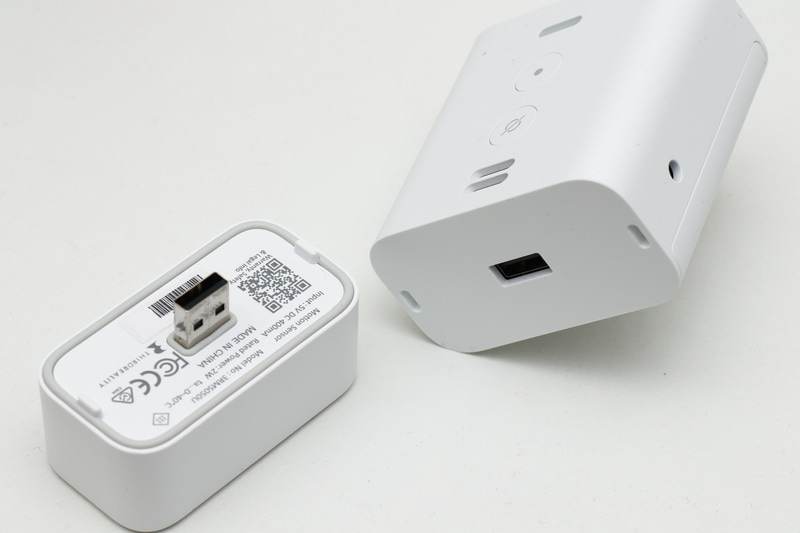 モーションセンサーとはUSBポートで接続する