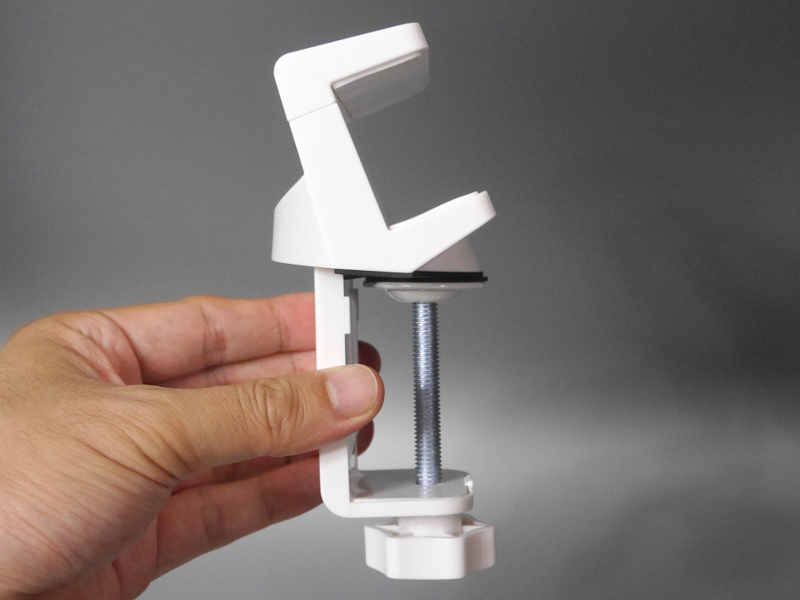 タップは斜め上を向くように設計されている。角度の変更はできない