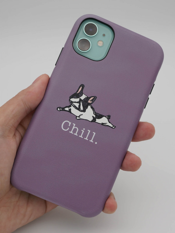 OOTD CASEの「chill bull dog」