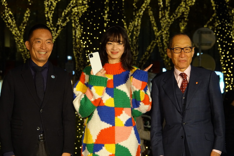 左＝渋谷区長 長谷部健氏　右＝原宿表参道欅会 理事長 松井誠一氏