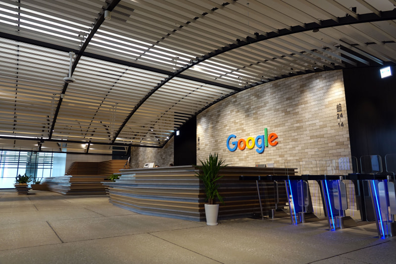 東急東横線渋谷駅の屋根をモチーフに