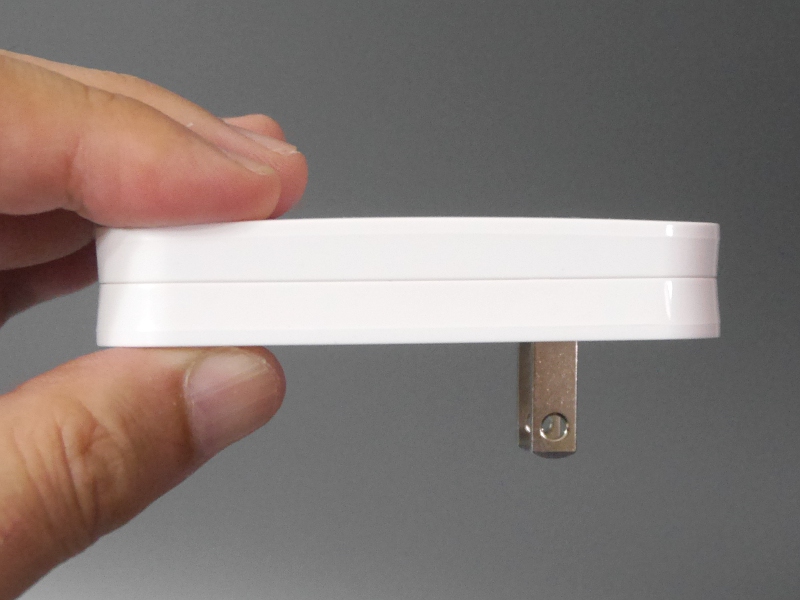 横から見たところ。その薄さがよく分かる