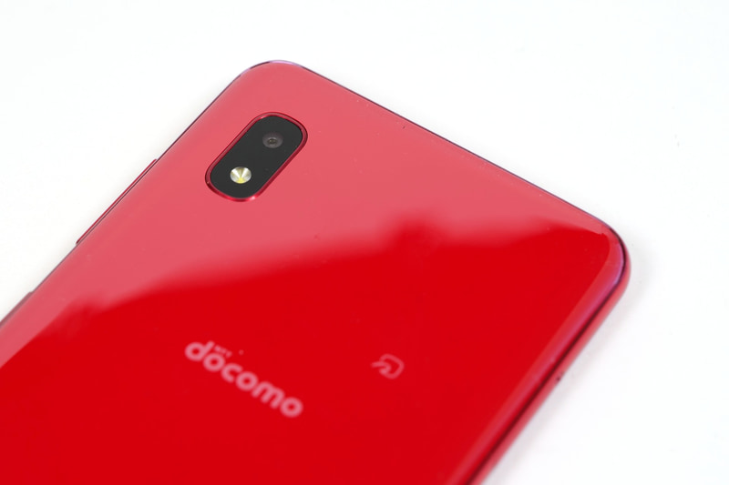 カメラ部分はほぼフラット