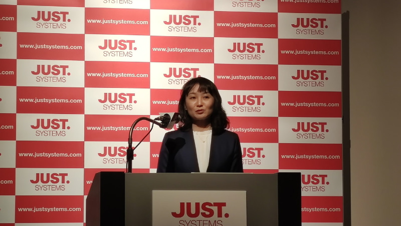 発表会へ登壇したジャストシステム ライフレゾナンス事業部長 平居秀朗氏（左）と同 ソリューションストラテジー事業部 下岡美由紀氏（右）