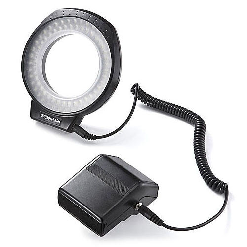 これは<a href="https://k-tai.watch.impress.co.jp/docs/column/stapa/702318.html" class="strong bn" target="_blank">本連載バックナンバー</a>で紹介したサンワサプライの「カメラLEDリングライト 200-DGAC001」（現在は廃番）。カメラにセットして使う接写用のフラッシュです。