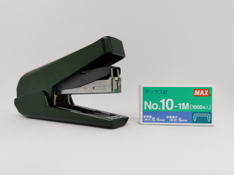 いつも行く近所の文具屋さんで「道具ホッチキス」という楽しく奇妙な名前に惹かれて買ってしまった