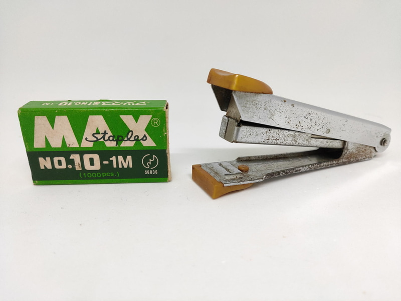 今も50年以上前と基本的に同じ形状のNo.10針を使える道具ホッチキス