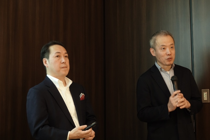 左＝ソフトバンク　寺尾洋幸氏　右＝ノバルス 岡部顕宏氏