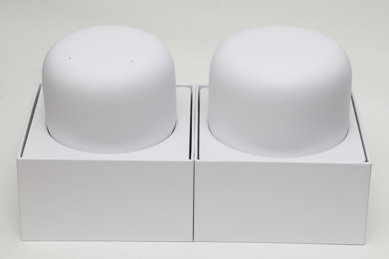 箱を開けると差がわかりにくいが、小さいマイク穴があるのが拡張ポイント