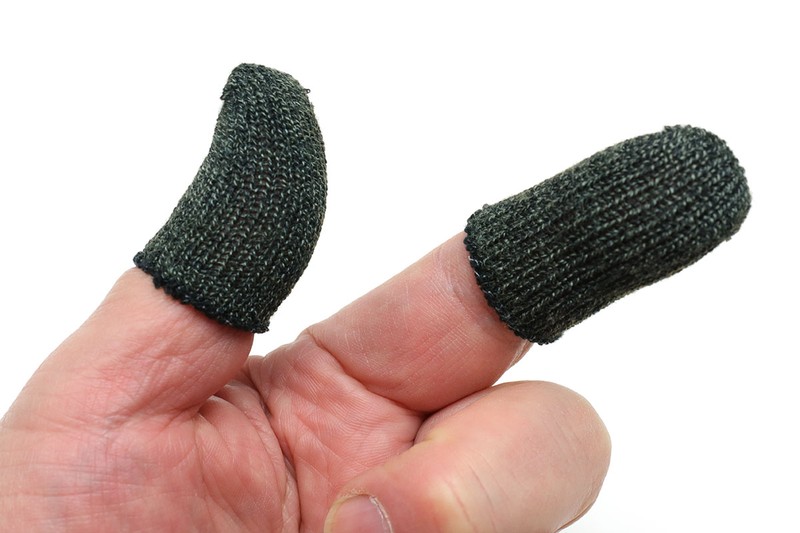 スマートフォンなどのタッチ操作をより快適に行える指サック各種を試しました。