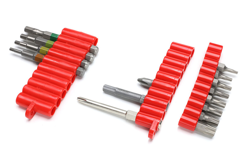 考えてみたらドライバー・ビット（先端交換式ドライバーの先端部分）のホルダーってロクなのがないですよね。ビットの抜き差しが硬い、ビットが抜けちゃう、快適に使えるのが全然ナイ！　そこでコレ。筆者が最強にオススメする、藤原産業「SK11 スクリューDVビットホルダー BH-1」です、みたいな記事ですが、他にもオススメの「ドライバー・ビット」保持方法を紹介しています。