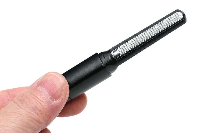 削るタイプの爪切りを使ってみたら、これまであった多くの「爪関連トラブル」が激減した！　感動した！　という話。写真は松本金型の「つめけずり」シリーズという新タイプ爪切りと、爪の構造図です。爪に関してモヤモヤしている方はぜひ！