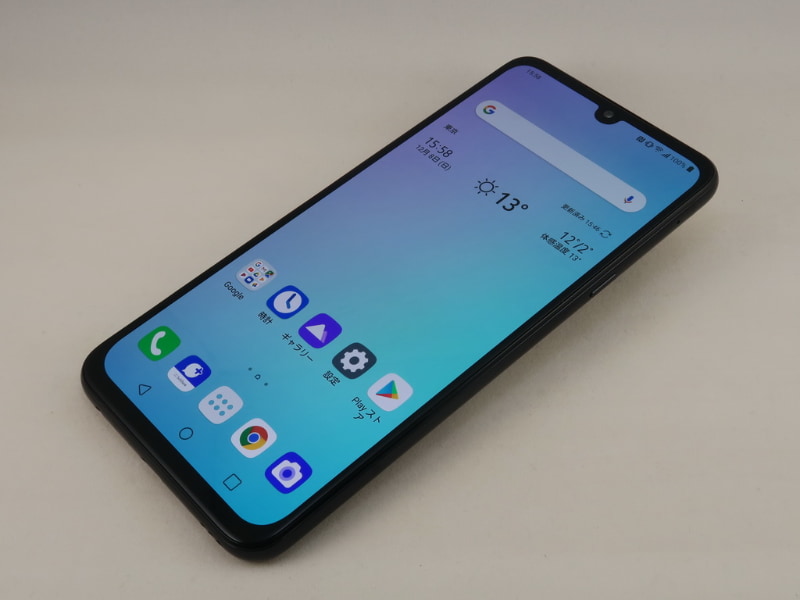 ソフトバンク／LGエレクトロニクス「LG G8X ThinQ」、約166mm（高さ）×164mm（幅）×15mm（厚さ）、約331g（重量）、本体のみ：約160（高さ）×76mm（幅）×8.4mm（厚さ）、約193g（重量）オーロラブラック（写真）をラインアップ