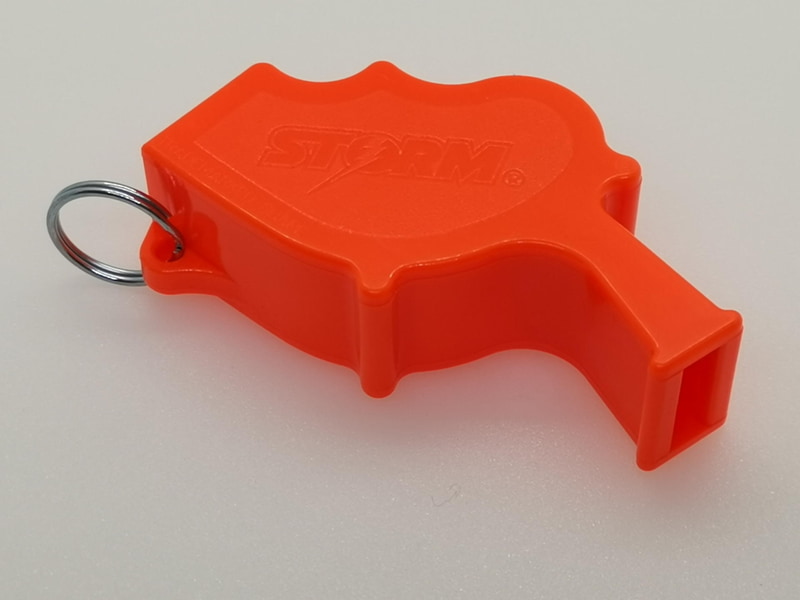 大きなサイズのSTORMのオレンジはプロフェッショナルユースにも耐えられるエッジの効いたタフデザイン