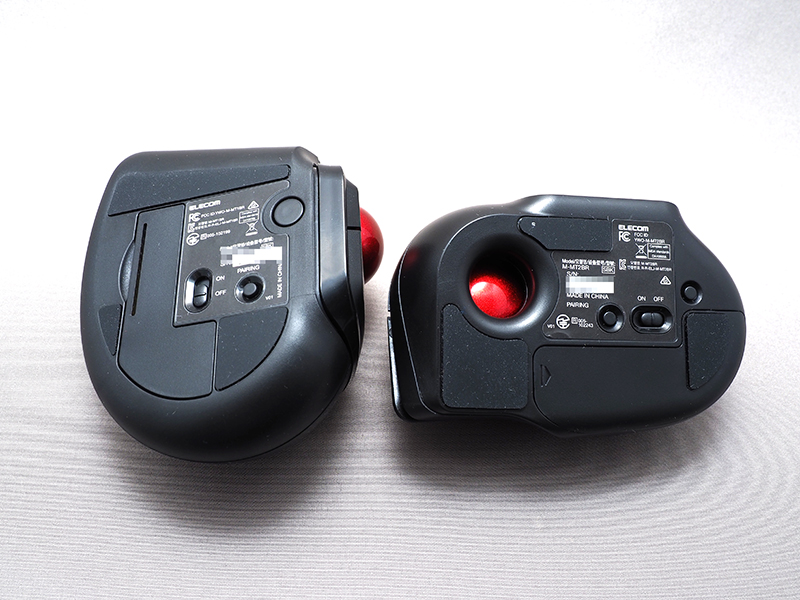 裏面に電源ボタンと、Bluetoothのペアリングボタン。親指タイプは、ボールの取り外しボタンも