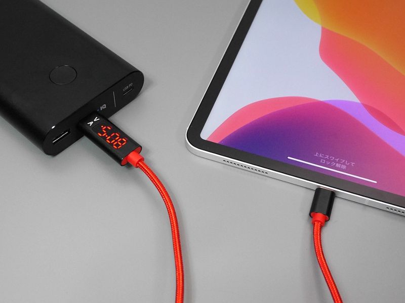 Type-A仕様の充電器もしくはモバイルバッテリーと、Type-C仕様のスマホやタブレットとの間に流れる電流/電圧を表示できる
