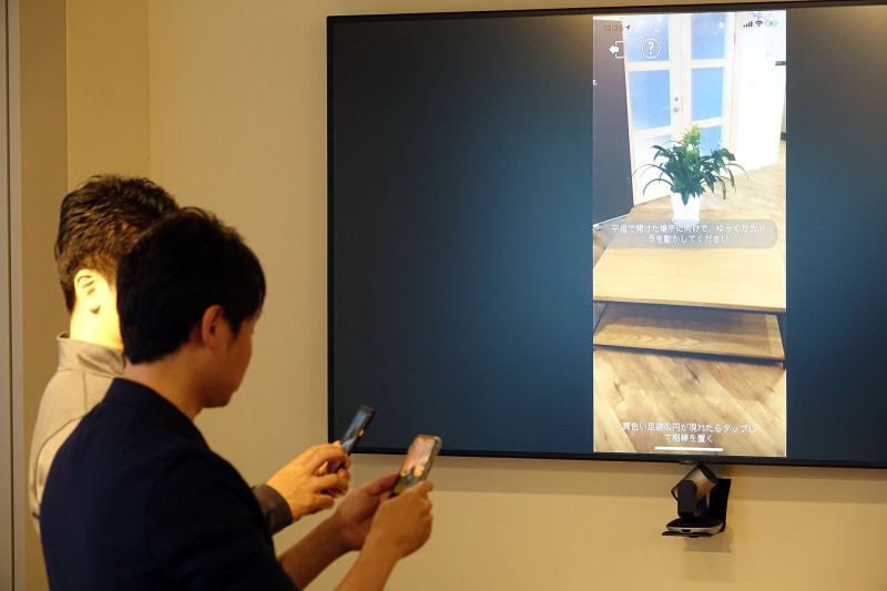 石塚氏とともにナイアンティクの須賀健人氏もポケモンの撮影にチャレンジ